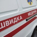 Вражеский дрон сбросил взрывчатку на машину скорой помощи на Херсонщине, ранив водителя и пациента