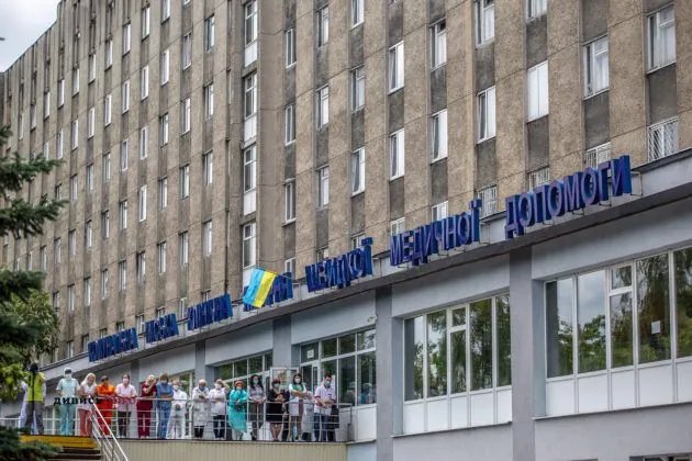 Ирине Фарион провели операцию, врачи борются за ее жизнь