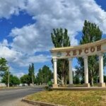 Обстрел пригорода Херсона: погиб мужчина, ранена женщина