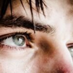 Мушки перед глазами: причины появления и методы лечения