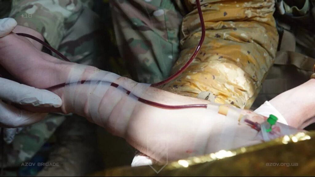 Медиков до сих пор не готовят к переливанию крови, за время войны университетские программы не изменились — военный