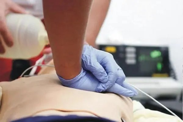 В Запорожье врачи реанимировали пострадавшего, которого признали погибшим во время поисковой операции