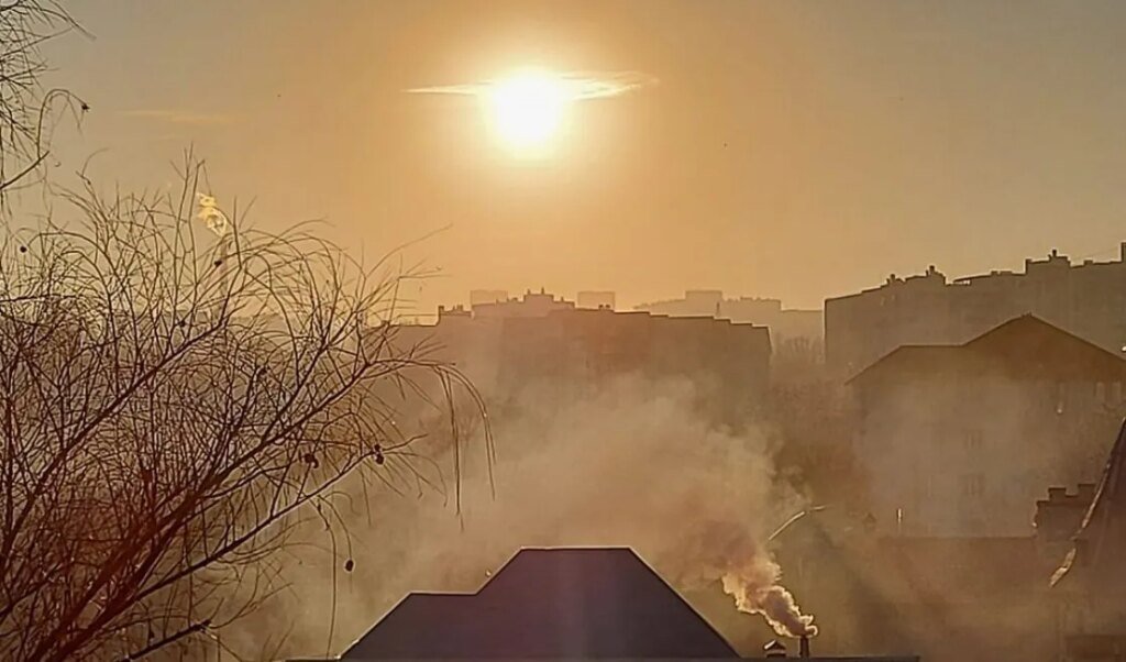 Облако загрязненного воздуха надвигается на украинские города: значительное ухудшение ожидается в четверг