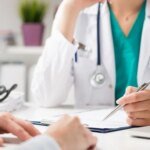 Минздрав разъяснил, когда нужна нотариальная копия медицинской выписки