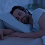 Сомнолог рассказала, как улучшить сон, и что не желательно делать перед ним