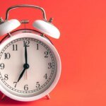 Переход на «летнее время»: переведут ли стрелки часов в Украине, и как это влияет на организм