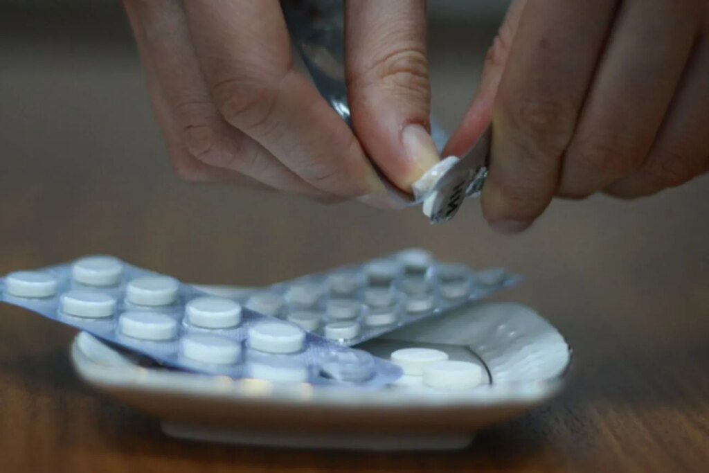 В Минздраве забыли, какие лекарства внесли в ТОП-100 и не смогли объяснить, почему в перечень вошел клофелин.