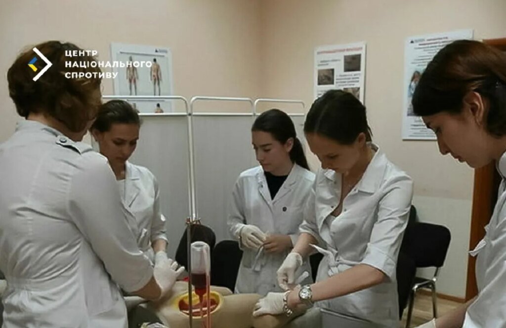 «Доктор, а вы точно врач?»: на ВОТ Запорожской области массово трудоустраивают «выпускников» фейковых медвузов