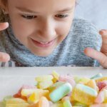 Сладости в детском рационе: педиатр объяснила, когда можно и сколько