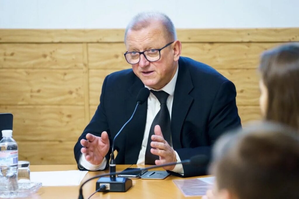 В Киеве провели кулуарную «национальную консультацию» по вопросам доступности лекарств: мнение несогласных не учли