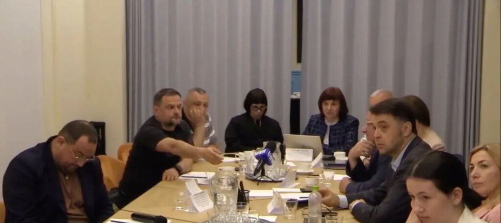 За ширмой науки — интересы фармгиганта: как Академия правовых наук прикрыла давление на аптечный бизнес