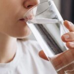 Микропластик остается в питьевой воде, несмотря на развитие очистных технологий — ученые