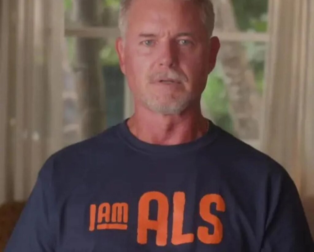 Звезда сериала "Эйфория" Эрик Дэйн борется с БАС: актер появился в инвалидной коляске