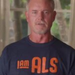 Звезда сериала "Эйфория" Эрик Дэйн борется с БАС: актер появился в инвалидной коляске