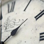 Переход на "зимнее время": когда переводить стрелки часов в Украине и как это влияет на организм