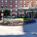 В США больничная система MaineHealth случайно объявила "мертвыми" более 500 живых пациентов