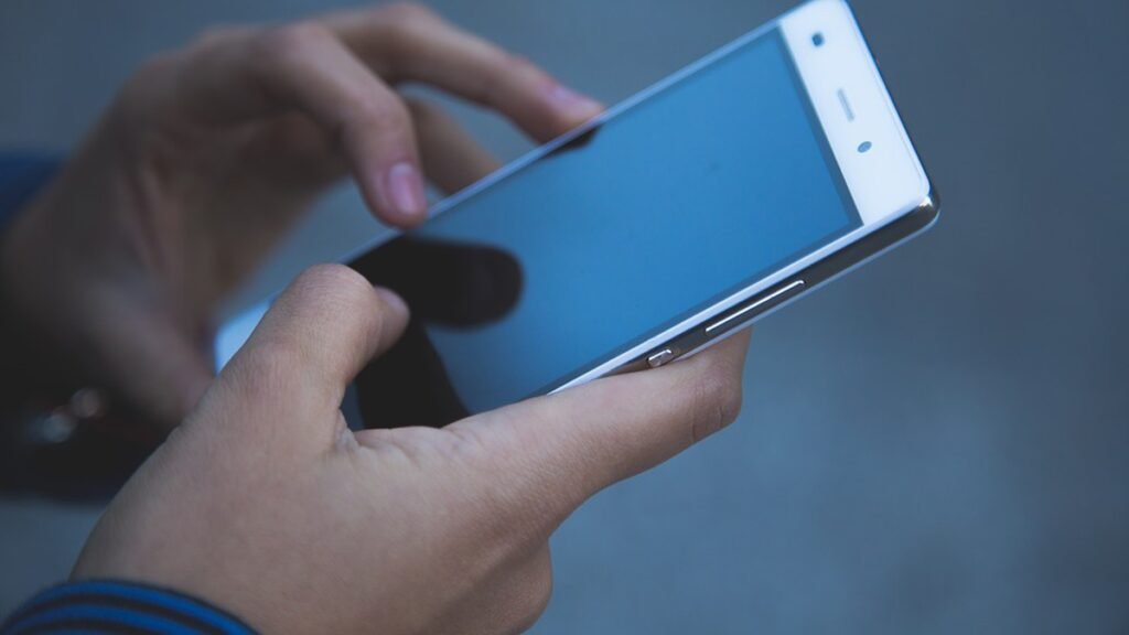 В школьных чатах пошли сообщения об энтеровирусной инфекции, но существенного увеличения количества обращений за медпомощью не наблюдается — эксперт