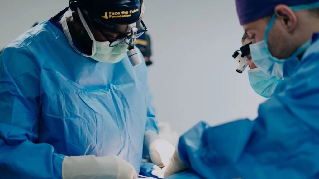 Хирурги из Канады и США в рамках 6-й миссии Face the Future Ukraine реконструировали лица 32 раненым украинцам