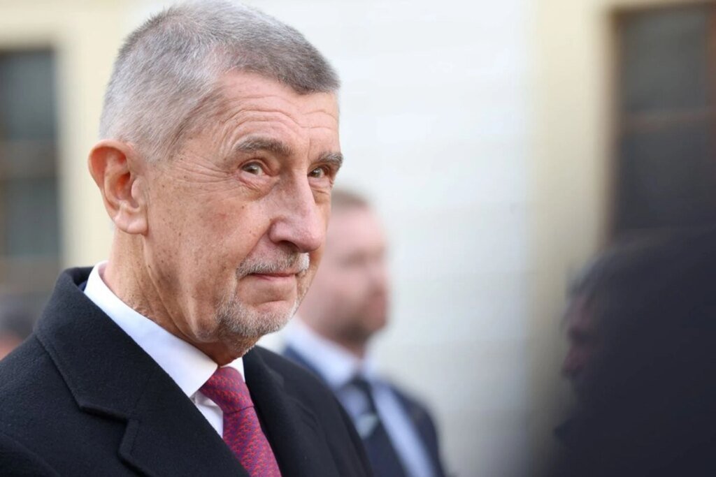 Премьер-министру Чехии Андрею Бабишу провели операцию на лице