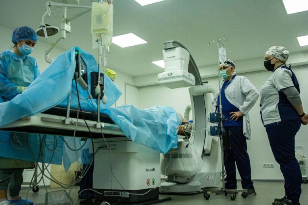 В больницах Луганщины медицинскую помощь оказывают студенты без подготовки — ЦНС