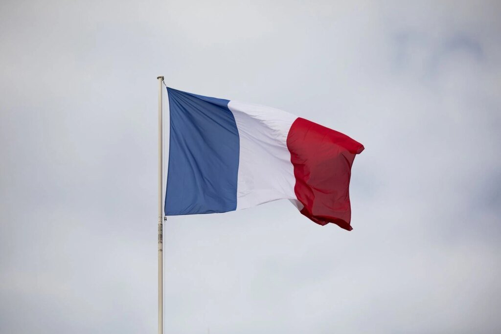 Франция запрещает «вечные химикаты» в косметике и одежде