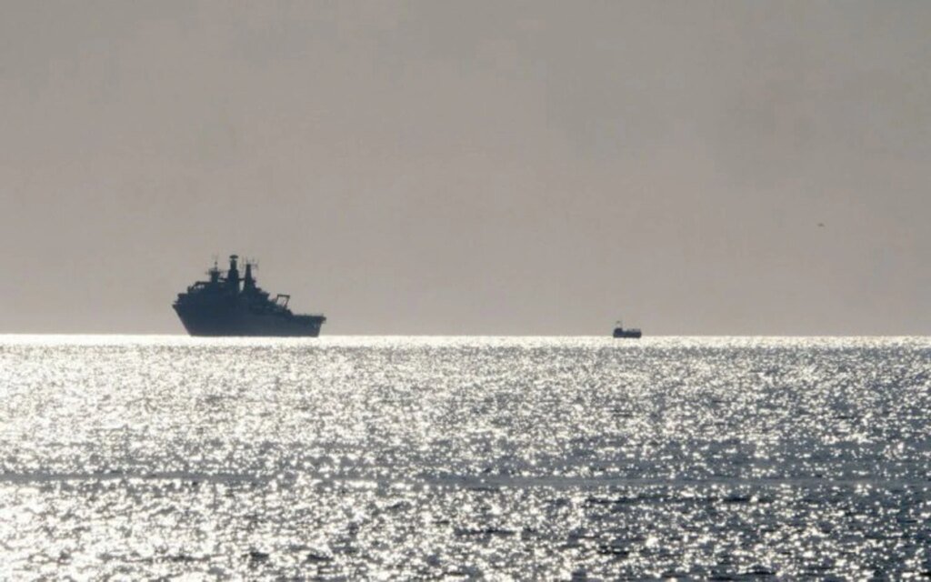 Операция на грани смерти: медики ГУР спасали раненого бойца прямо в открытом море