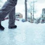 Мороз и гололедица: как избежать переломов и как действовать, если все же травмировались