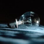 Кто-то, кто включает и выключает тумблер, решил иначе: Садовый заявил, что несмотря на призыв премьера в двух медучреждениях Львова нет света