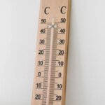 Какой должна быть температура и влажность в доме: ответ врача