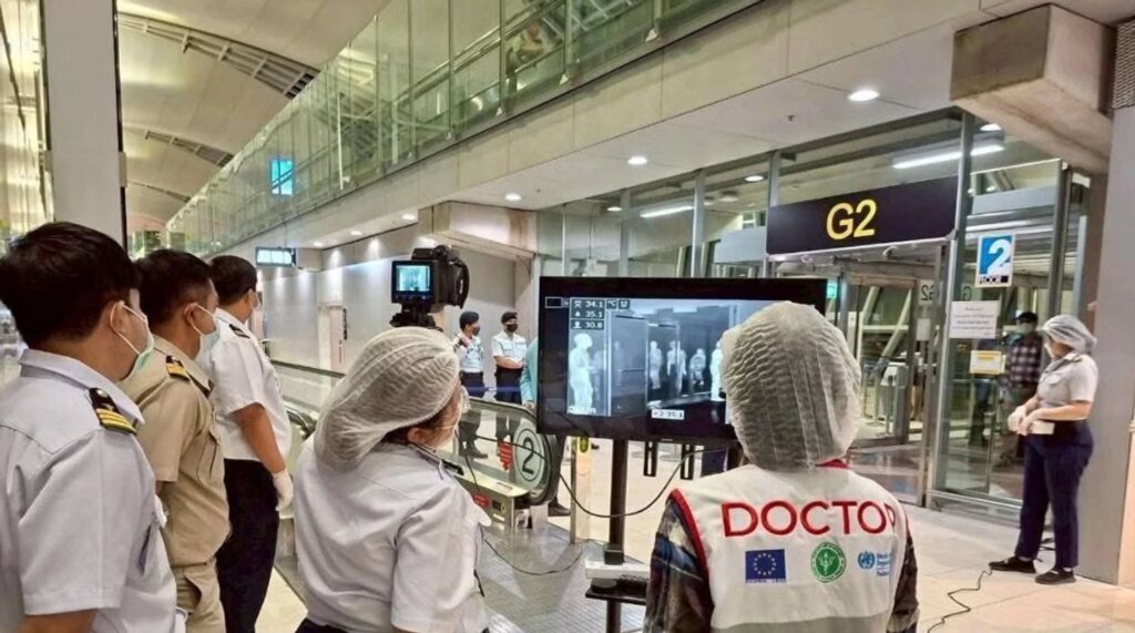 Из-за нового вируса, передающегося от летучих мышей и свиней, в странах Азии вводят усиленный санитарный контроль