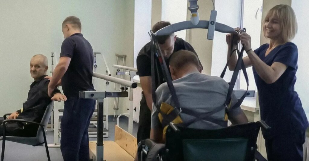 Кто оплачивает лечение раненых военных и что гарантирует государство: разъяснение Минобороны