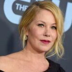 Звезда культовых сериалов почти не встает с постели: что происходит с Кристиной Эпплгейт